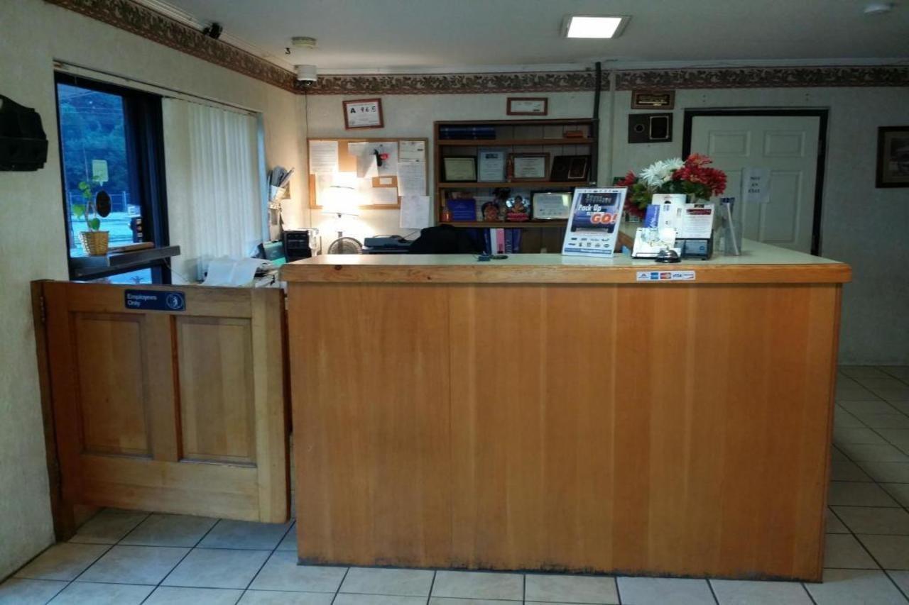 Loyalty Inn Рокингем Экстерьер фото