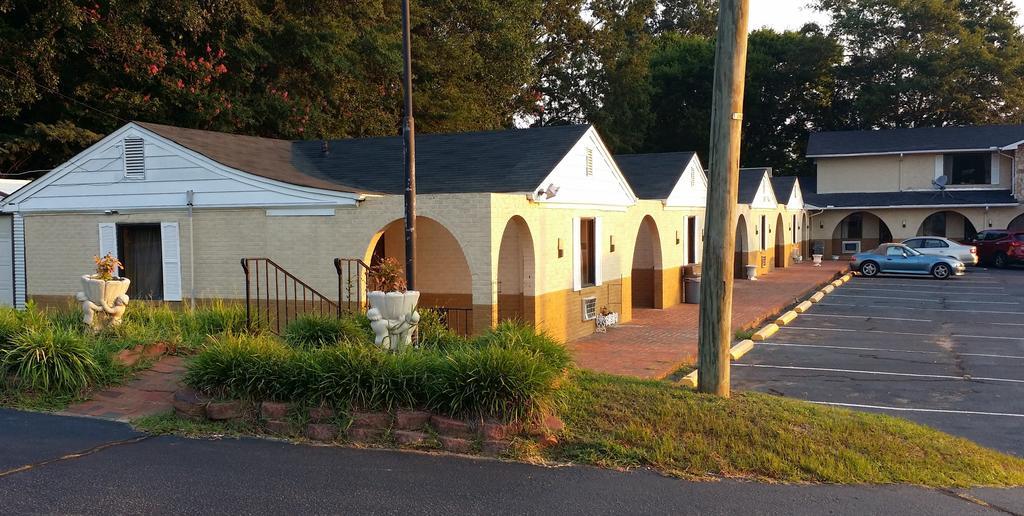Loyalty Inn Рокингем Экстерьер фото