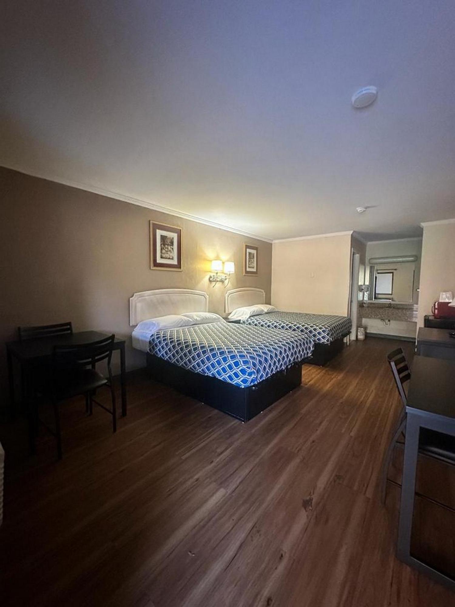 Loyalty Inn Рокингем Экстерьер фото