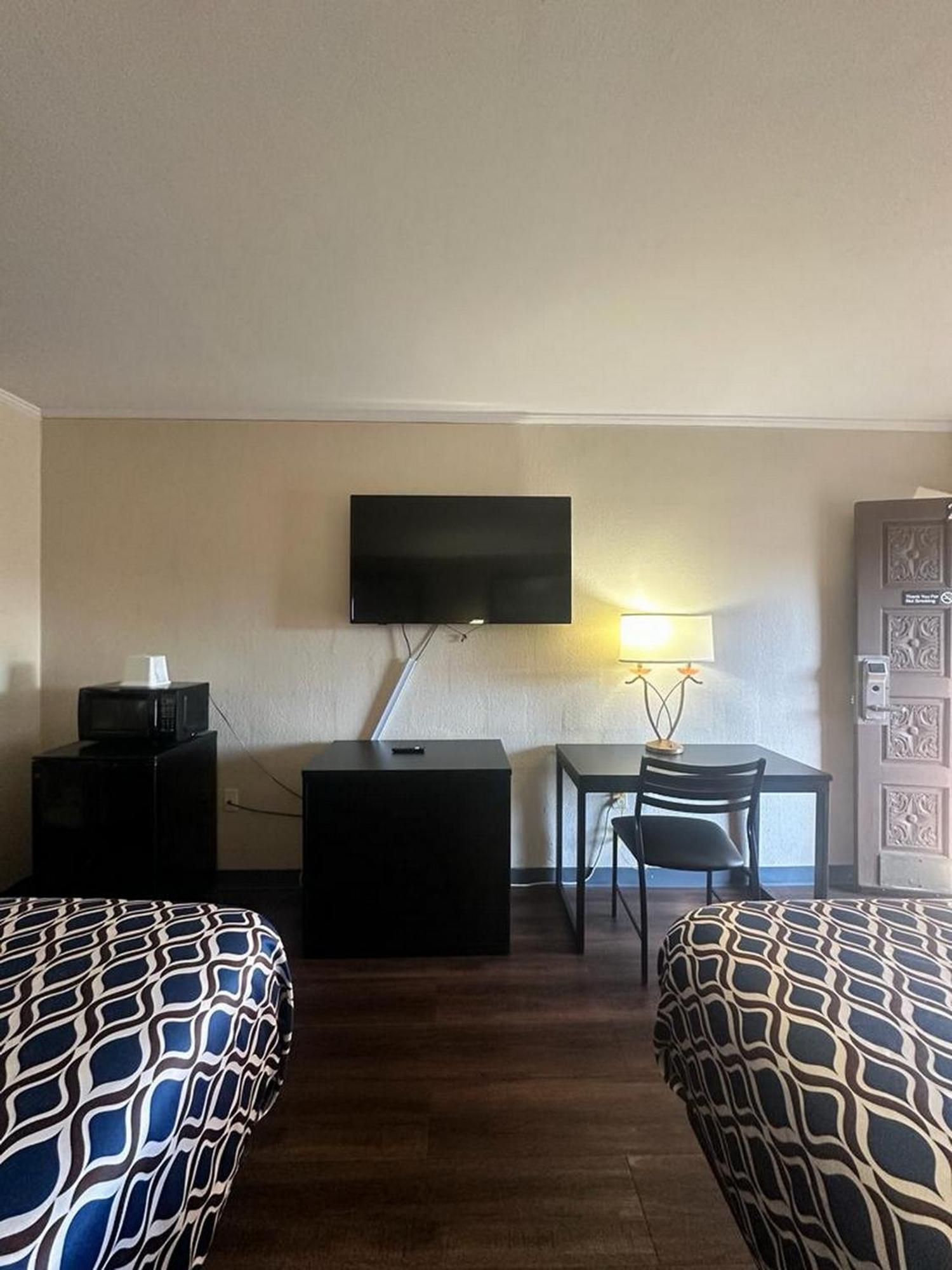 Loyalty Inn Рокингем Экстерьер фото