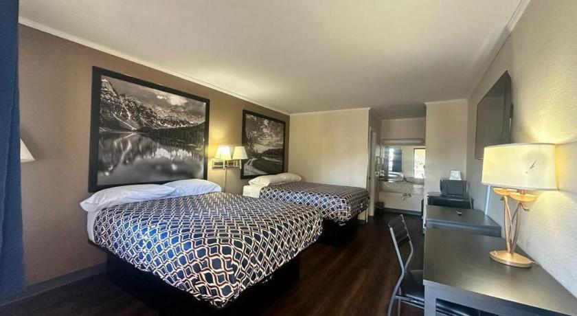 Loyalty Inn Рокингем Экстерьер фото