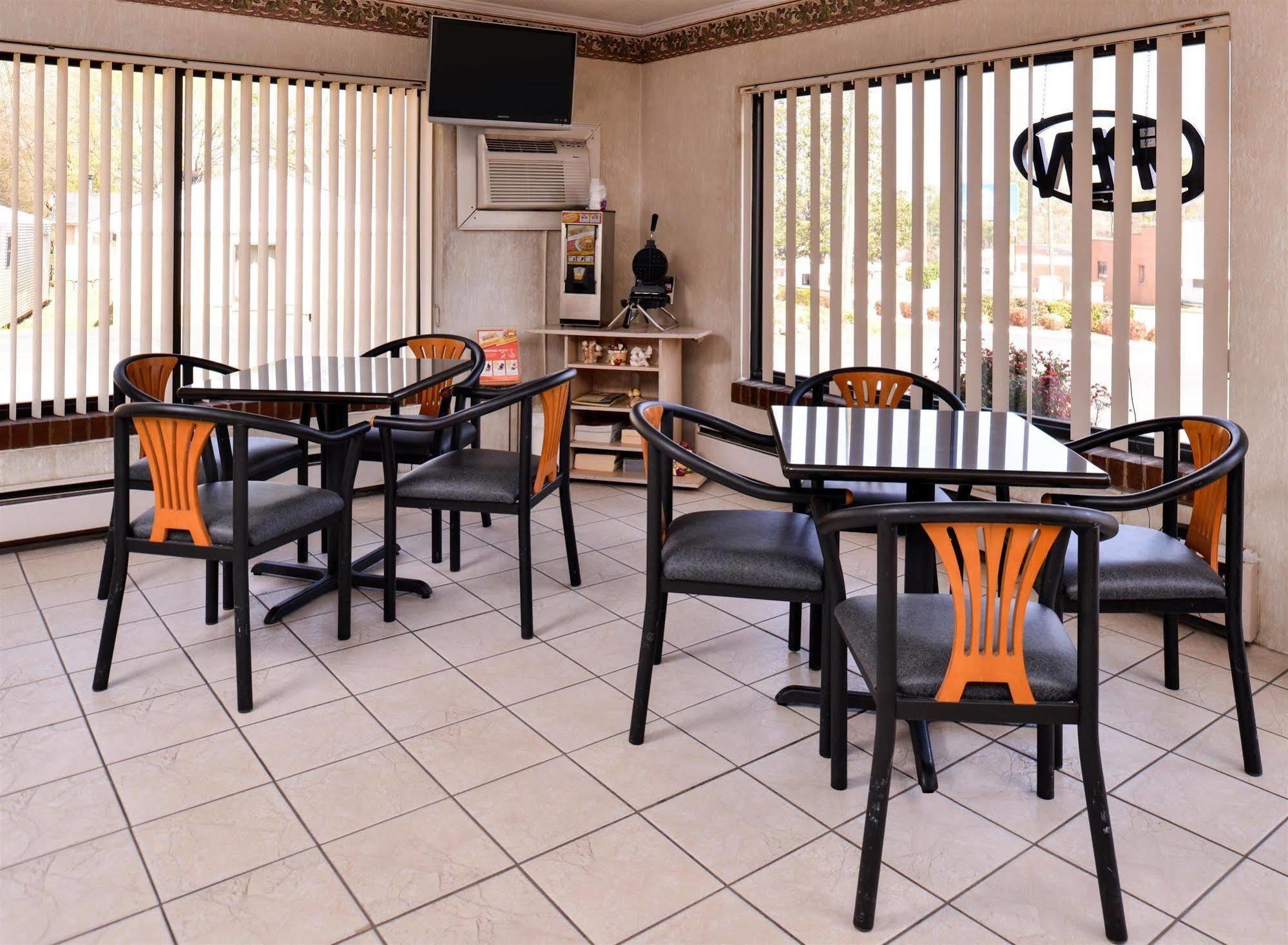 Loyalty Inn Рокингем Экстерьер фото